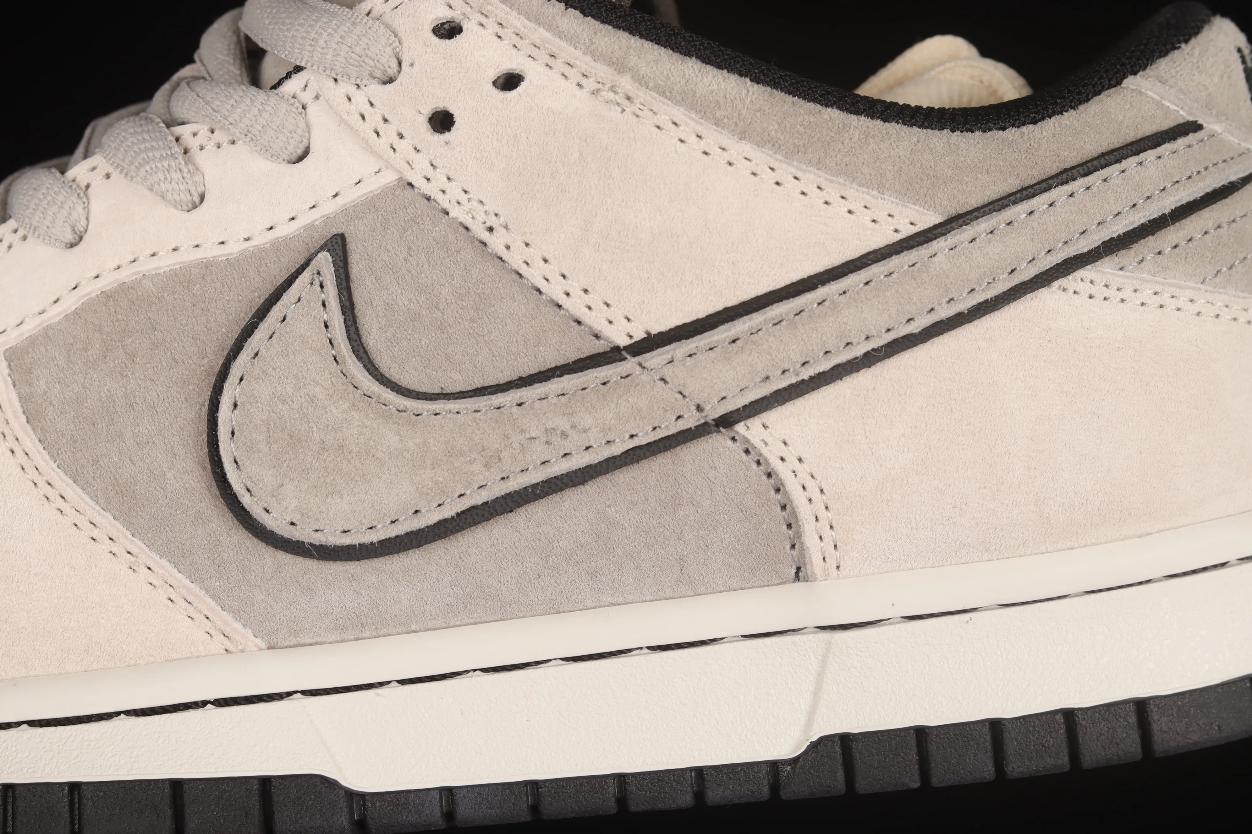 All Categories Nk SB Dunk Series Nk SB Dunk Low Low-top sneakers F version Otomo Katsuhiro x NK SB Dunk Low "Steamboy OST" Otomo Katsuhiro co-branded SB low-top sports and leisure sneakers LF0039-006